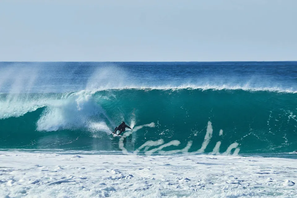 Gallery scene: 084 Waves Cecilia