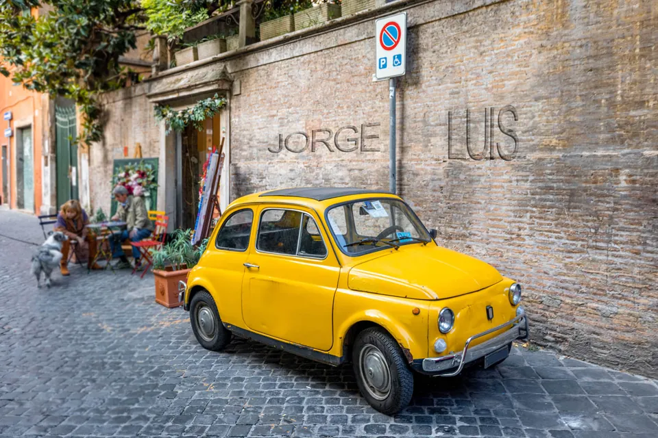 Gallery scene: 075 YellowCar Jorge Luis